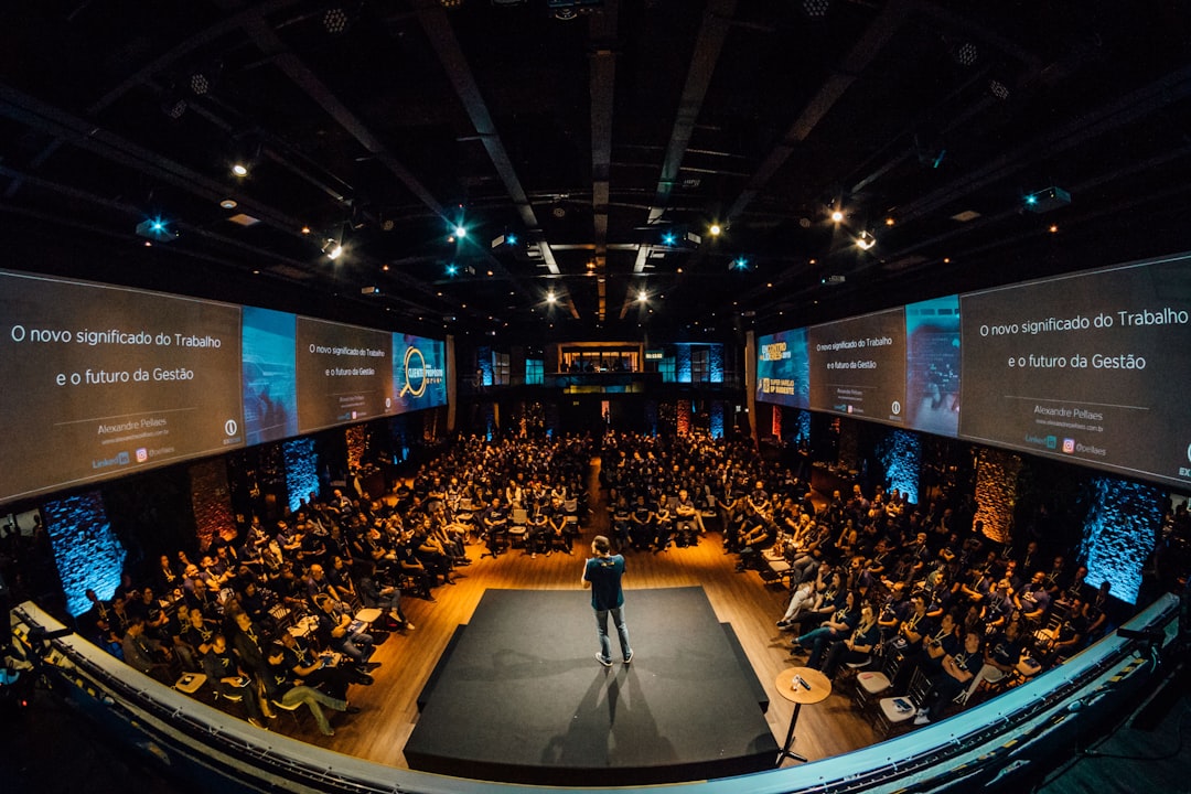 Audience applauding a speaker at Signal Summit 2025